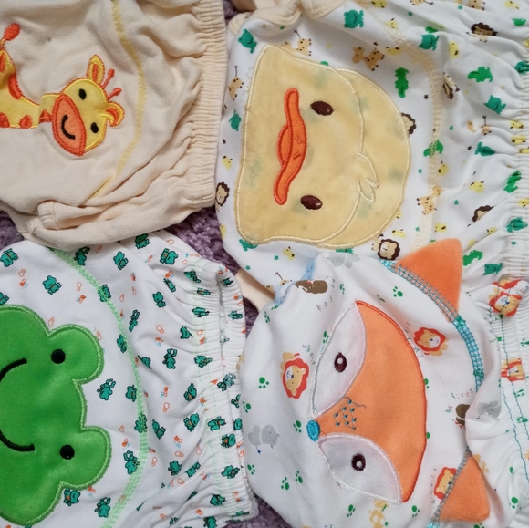 Assortment of cloth diapers and training pants - Picture 3 of 6